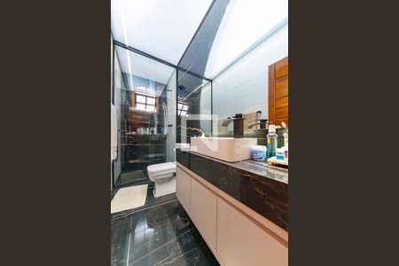 Casa para alugar com 352m², 5 quartos e 2 vagas Casa para alugar com 352m², 5 quartos e 2 vagasBanheiro da Suíte 1