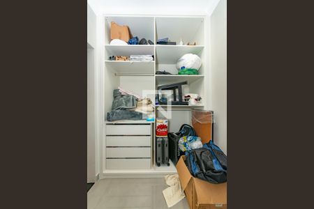 Casa para alugar com 352m², 5 quartos e 2 vagas Casa para alugar com 352m², 5 quartos e 2 vagasCloset da suíte 4