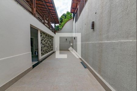 Casa para alugar com 352m², 5 quartos e 2 vagas Casa para alugar com 352m², 5 quartos e 2 vagasÁrea externa