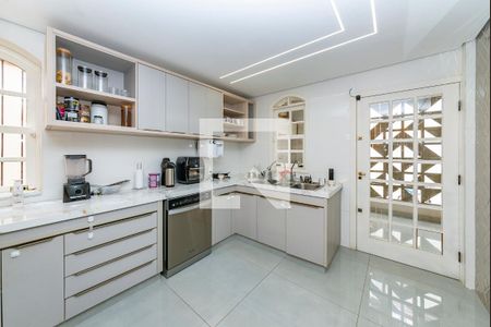 Casa para alugar com 352m², 5 quartos e 2 vagas Casa para alugar com 352m², 5 quartos e 2 vagasCozinha