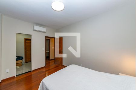 Casa para alugar com 352m², 5 quartos e 2 vagas Casa para alugar com 352m², 5 quartos e 2 vagasSuíte 4