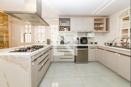 Casa para alugar com 352m², 5 quartos e 2 vagas Casa para alugar com 352m², 5 quartos e 2 vagasCozinha