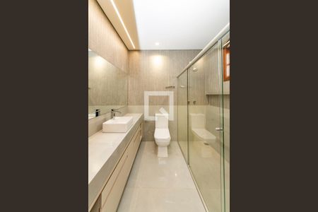 Casa para alugar com 352m², 5 quartos e 2 vagas Casa para alugar com 352m², 5 quartos e 2 vagasBanheiro da Suíte 2