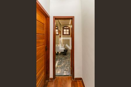 Casa para alugar com 352m², 5 quartos e 2 vagas Casa para alugar com 352m², 5 quartos e 2 vagasLavabo1