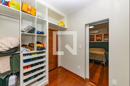 Casa para alugar com 352m², 5 quartos e 2 vagas Casa para alugar com 352m², 5 quartos e 2 vagasCloset da suíte 3