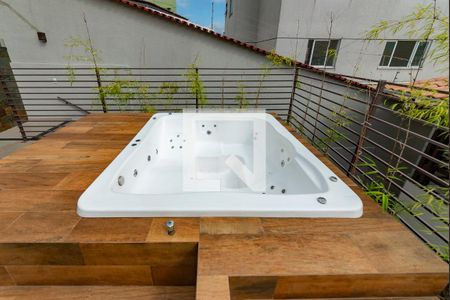 Casa para alugar com 352m², 5 quartos e 2 vagas Casa para alugar com 352m², 5 quartos e 2 vagasÁrea externav