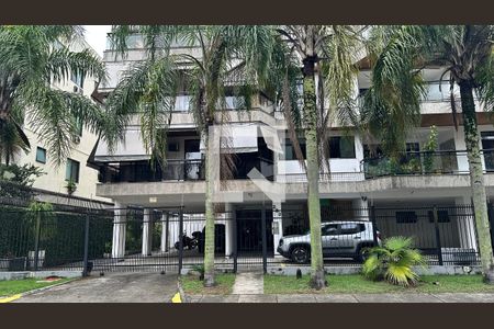 Apartamento à venda com 102m², 2 quartos e 2 vagas Apartamento à venda com 102m², 2 quartos e 2 vagasFachada