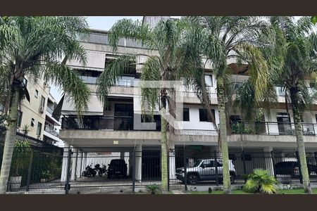 Apartamento à venda com 102m², 2 quartos e 2 vagas Apartamento à venda com 102m², 2 quartos e 2 vagasFachada