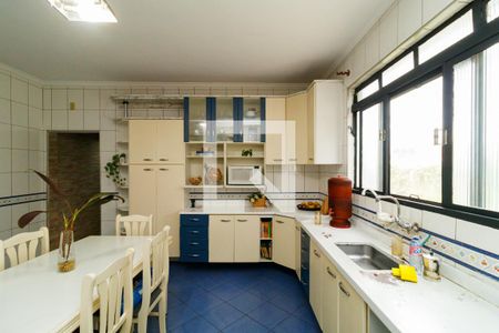 Casa à venda com 320m², 4 quartos e 2 vagasCozinha