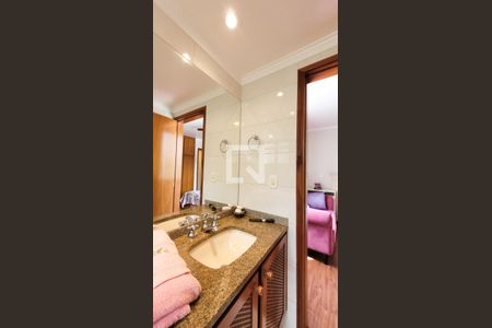 Apartamento à venda com 190m², 4 quartos e 2 vagasBanheiro Suite1