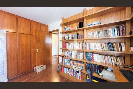 Apartamento à venda com 190m², 4 quartos e 2 vagasEscritório