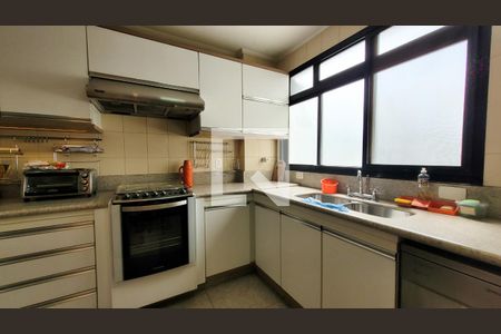 Apartamento à venda com 190m², 4 quartos e 2 vagasCozinha