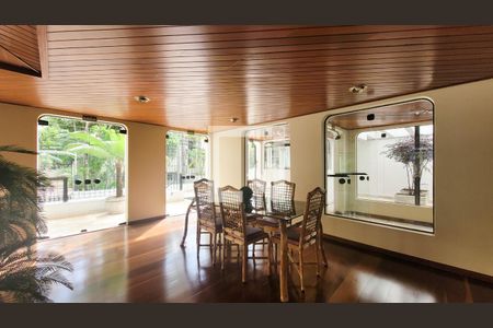 Apartamento à venda com 190m², 4 quartos e 2 vagasÁrea comum - Salão de festas