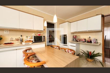 Apartamento à venda com 190m², 4 quartos e 2 vagasCozinha