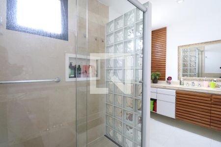 Apartamento à venda com 247m², 4 quartos e 4 vagasBanheiro da Suíte 3