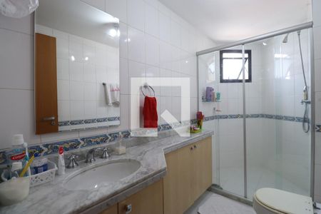 Apartamento à venda com 247m², 4 quartos e 4 vagasBanheiro da Suíte 2