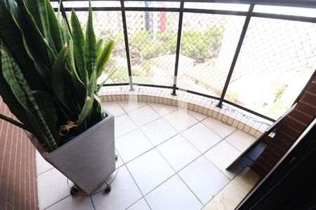Apartamento à venda com 247m², 4 quartos e 4 vagasVaranda da Suíte 3
