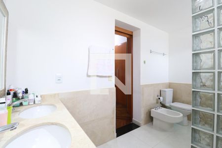 Apartamento à venda com 247m², 4 quartos e 4 vagasBanheiro da Suíte 3