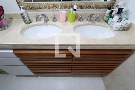 Apartamento à venda com 247m², 4 quartos e 4 vagasDetalhe do Banheiro da Suíte 3
