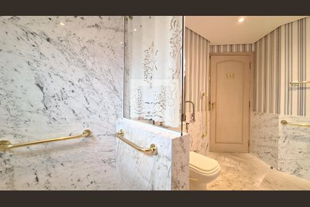 Apartamento à venda com 886m², 4 quartos e 6 vagas Apartamento à venda com 886m², 4 quartos e 6 vagasBanheiro 1 da Suíte 1