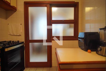 Apartamento para alugar com 245m², 3 quartos e 2 vagas Apartamento para alugar com 245m², 3 quartos e 2 vagasCozinha