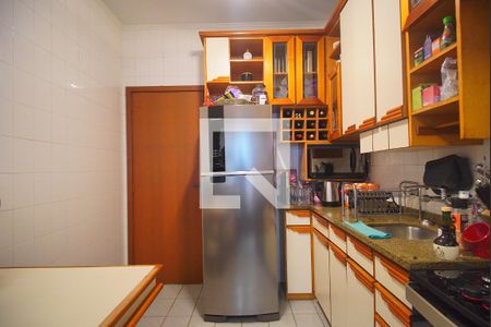 Apartamento para alugar com 245m², 3 quartos e 2 vagas Apartamento para alugar com 245m², 3 quartos e 2 vagasCozinha