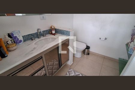 Casa à venda com 400m², 3 quartos e 4 vagasBanheiro /Quarto 2