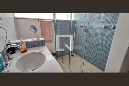 Casa à venda com 400m², 3 quartos e 4 vagasBanheiro /Quarto 2
