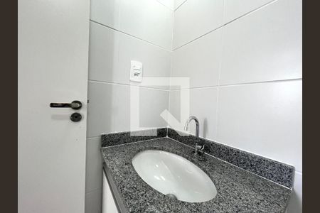 Banheiro  de apartamento para alugar com 2 quartos, 37m² em Vila Mira, São Paulo
