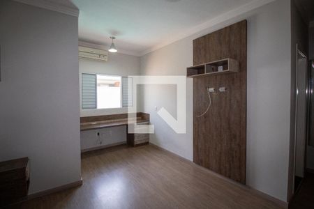Casa de condomínio para alugar com 160m², 3 quartos e 4 vagas Casa de condomínio para alugar com 160m², 3 quartos e 4 vagasSuíte