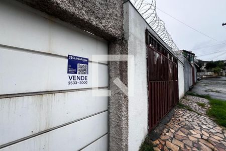 Casa à venda com 228m², 4 quartos e 5 vagas Casa à venda com 228m², 4 quartos e 5 vagasPlaquinha Instalada