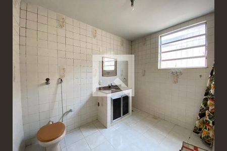 Casa à venda com 533m², 2 quartos e 5 vagas Casa à venda com 533m², 2 quartos e 5 vagasBanheiro