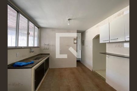 Casa à venda com 533m², 2 quartos e 5 vagas Casa à venda com 533m², 2 quartos e 5 vagasCozinha