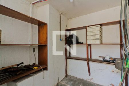 Casa à venda com 300m², 5 quartos e 5 vagas Casa à venda com 300m², 5 quartos e 5 vagasDepósito