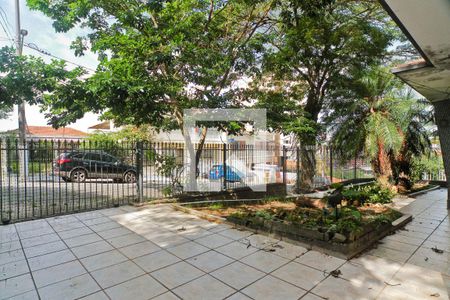 Casa à venda com 300m², 5 quartos e 5 vagas Casa à venda com 300m², 5 quartos e 5 vagasÁrea externa