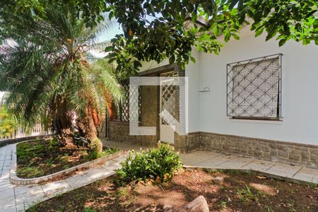 Casa à venda com 300m², 5 quartos e 5 vagas Casa à venda com 300m², 5 quartos e 5 vagasÁrea externa