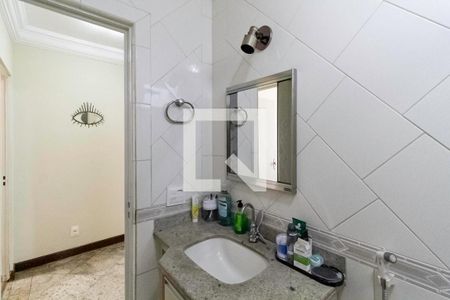 Banheiro social de apartamento à venda com 4 quartos, 157m² em Itapoã, Belo Horizonte