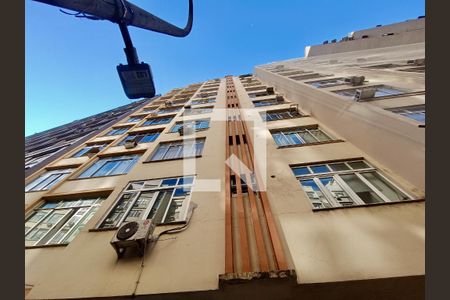Apartamento para alugar com 40m², 1 quarto e sem vaga Apartamento para alugar com 40m², 1 quarto e sem vagaFachada com cartaz QA