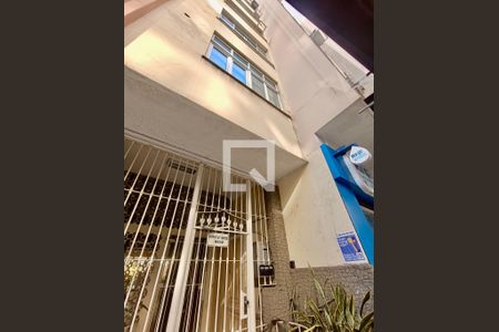 Apartamento para alugar com 40m², 1 quarto e sem vaga Apartamento para alugar com 40m², 1 quarto e sem vagaFachada com cartaz QA
