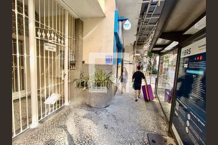 Apartamento para alugar com 40m², 1 quarto e sem vaga Apartamento para alugar com 40m², 1 quarto e sem vagaFachada com cartaz QA