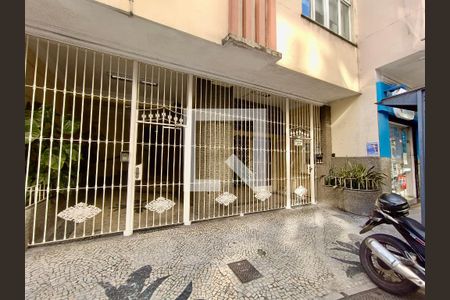 Apartamento para alugar com 40m², 1 quarto e sem vaga Apartamento para alugar com 40m², 1 quarto e sem vagaFachada com cartaz QA