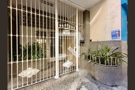 Apartamento para alugar com 40m², 1 quarto e sem vaga Apartamento para alugar com 40m², 1 quarto e sem vagaFachada com cartaz QA