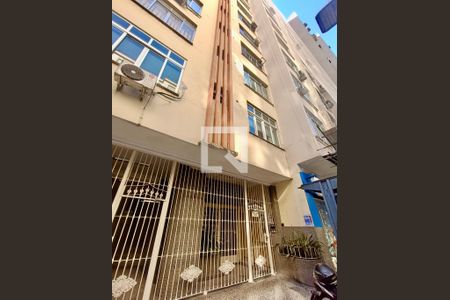 Apartamento para alugar com 40m², 1 quarto e sem vaga Apartamento para alugar com 40m², 1 quarto e sem vagaFachada com cartaz QA