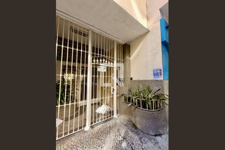 Apartamento para alugar com 40m², 1 quarto e sem vaga Apartamento para alugar com 40m², 1 quarto e sem vagaFachada com cartaz QA