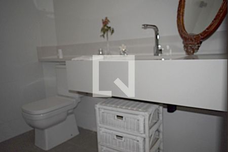 Casa à venda com 300m², 3 quartos e 2 vagasBanheiro