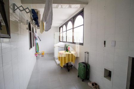 Apartamento para alugar com 168m², 3 quartos e 2 vagas Apartamento para alugar com 168m², 3 quartos e 2 vagasÁrea de Serviço