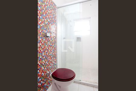 Banheiro de apartamento à venda com 1 quarto, 40m² em Azenha, Porto Alegre