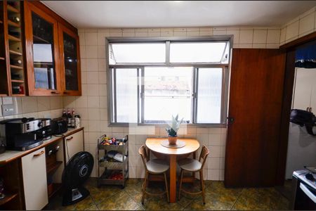 Apartamento à venda com 160m², 4 quartos e 2 vagas Apartamento à venda com 160m², 4 quartos e 2 vagasCozinha