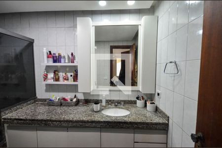 Apartamento à venda com 160m², 4 quartos e 2 vagas Apartamento à venda com 160m², 4 quartos e 2 vagasBanheiro da Suíte