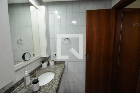 Apartamento à venda com 160m², 4 quartos e 2 vagas Apartamento à venda com 160m², 4 quartos e 2 vagasBanheiro da Suíte